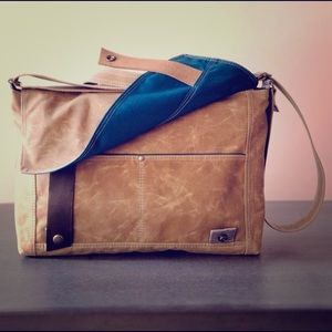 Moop Messenger No. 4 bag - tan wax